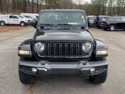 Certified 2024 Jeep Gladiator Sport image 3
