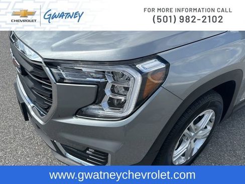 Used 2023 GMC Terrain SLE w/ Driver Convenience Package image 14