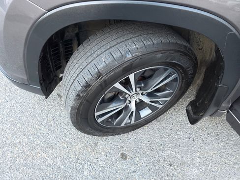 Used 2016 Toyota Highlander XLE image 29