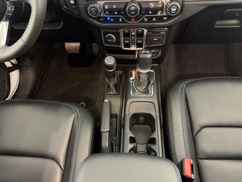 Used 2024 Jeep Wrangler High Altitude AWD/4WD image 17