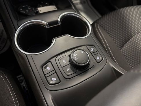 Used 2023 GMC Terrain SLE w/ Driver Convenience Package image 27