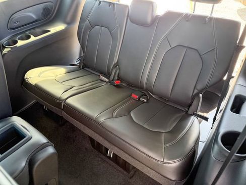 New 2026 Chrysler Pacifica Select FWD image 21
