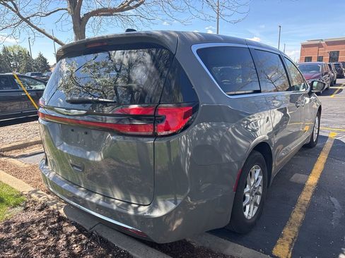 Certified 2023 Chrysler Pacifica Touring-L FWD image 10