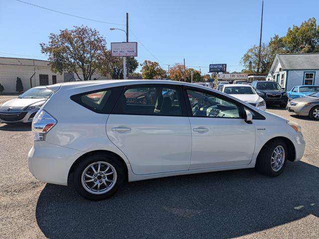 Used 2014 Toyota Prius V Three FWD image 11