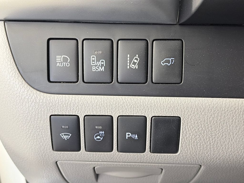 Used 2015 Toyota Highlander Limited Platinum AWD/4WD image 24