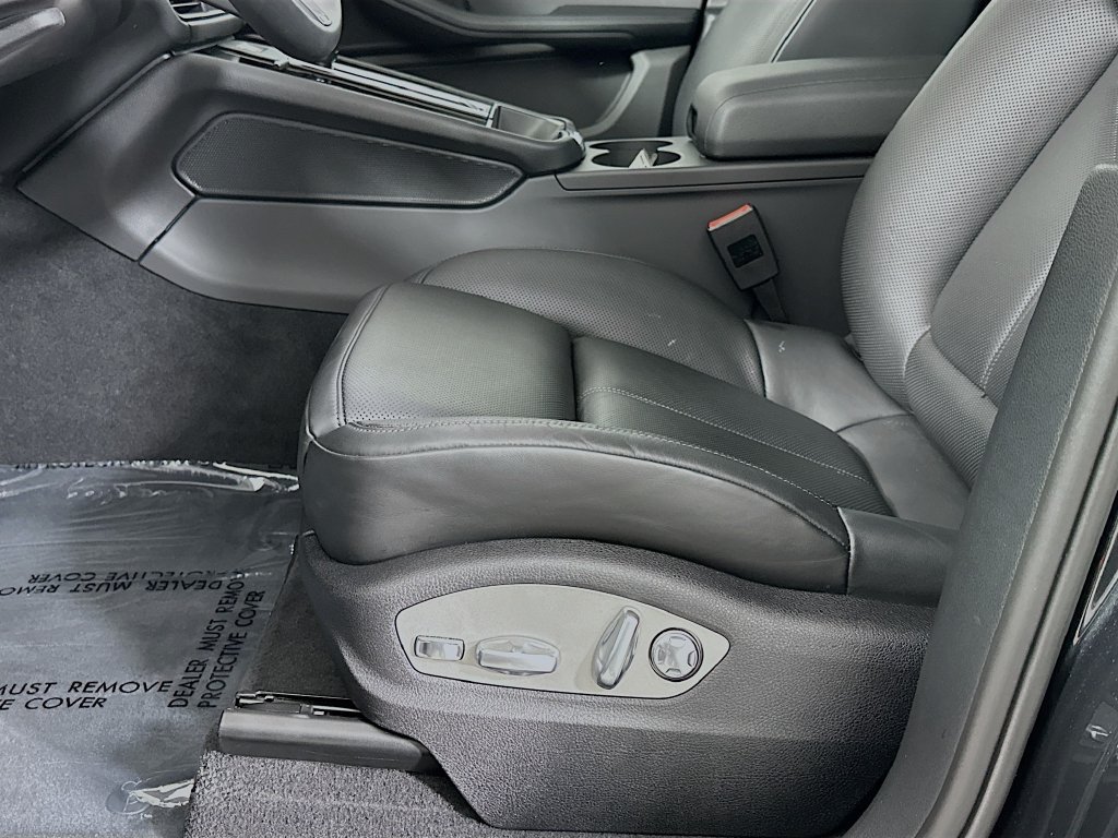 Certified 2025 Porsche Macan AWD/4WD image 22