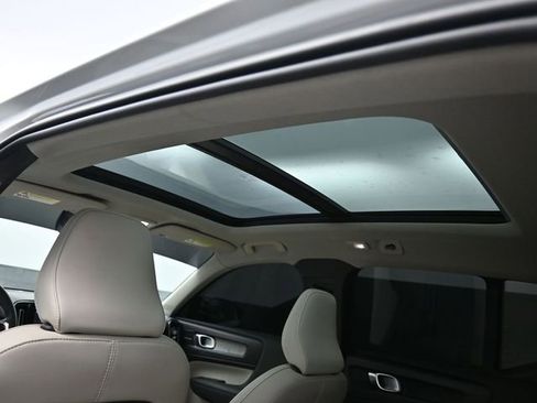 Used 2023 Volvo XC40 B5 Ultimate w/ Protection Package Premier image 13