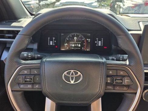 Used 2025 Toyota 4Runner SR5 AWD/4WD image 25