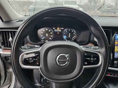 Used 2021 Volvo S60 T5 Momentum w/ Premium Package image 19