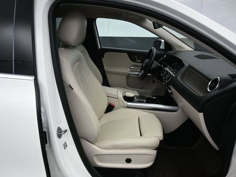 Used 2021 Mercedes-Benz GLA 250 4MATIC image 41