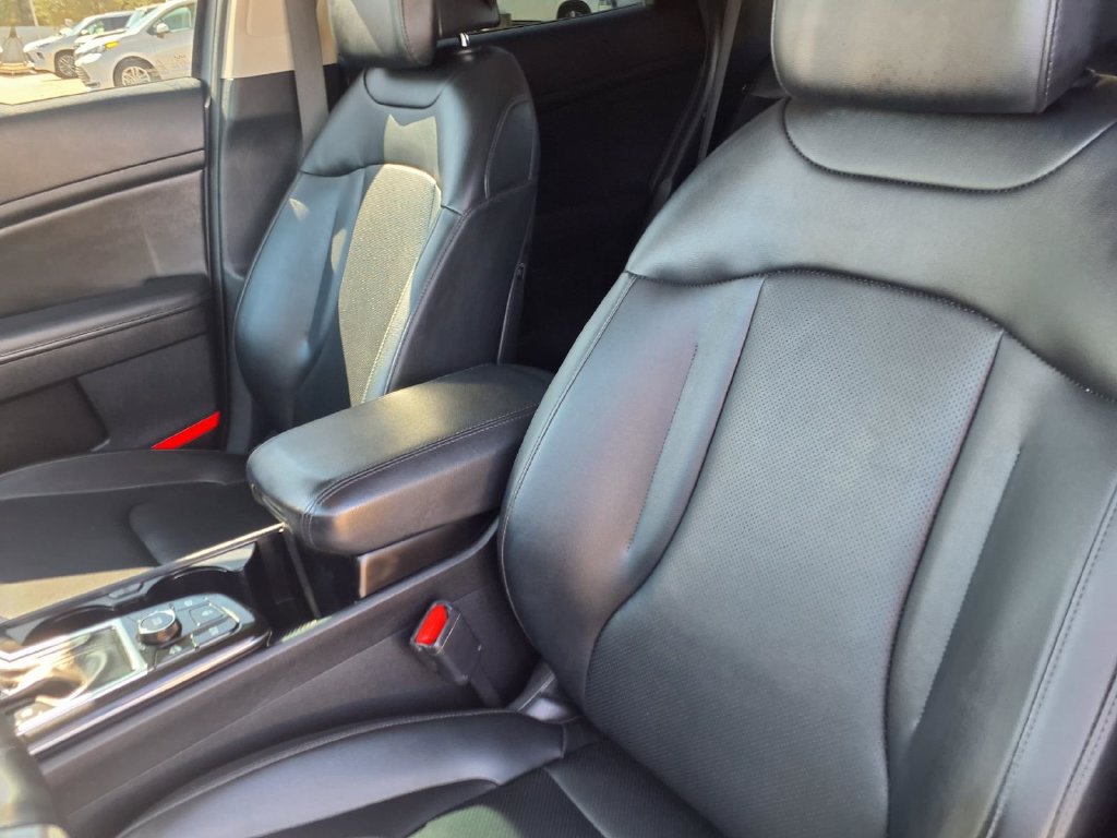 Used 2025 Kia Sportage EX FWD image 14