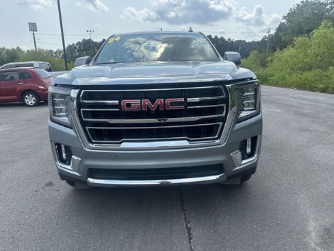 Used 2024 GMC Yukon SLT w/ SLT Luxury Package image 8