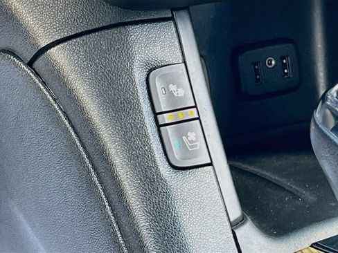 Used 2019 GMC Acadia Denali w/ Technology Package AWD/4WD image 21