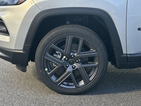 New 2026 Jeep Compass Latitude image 13