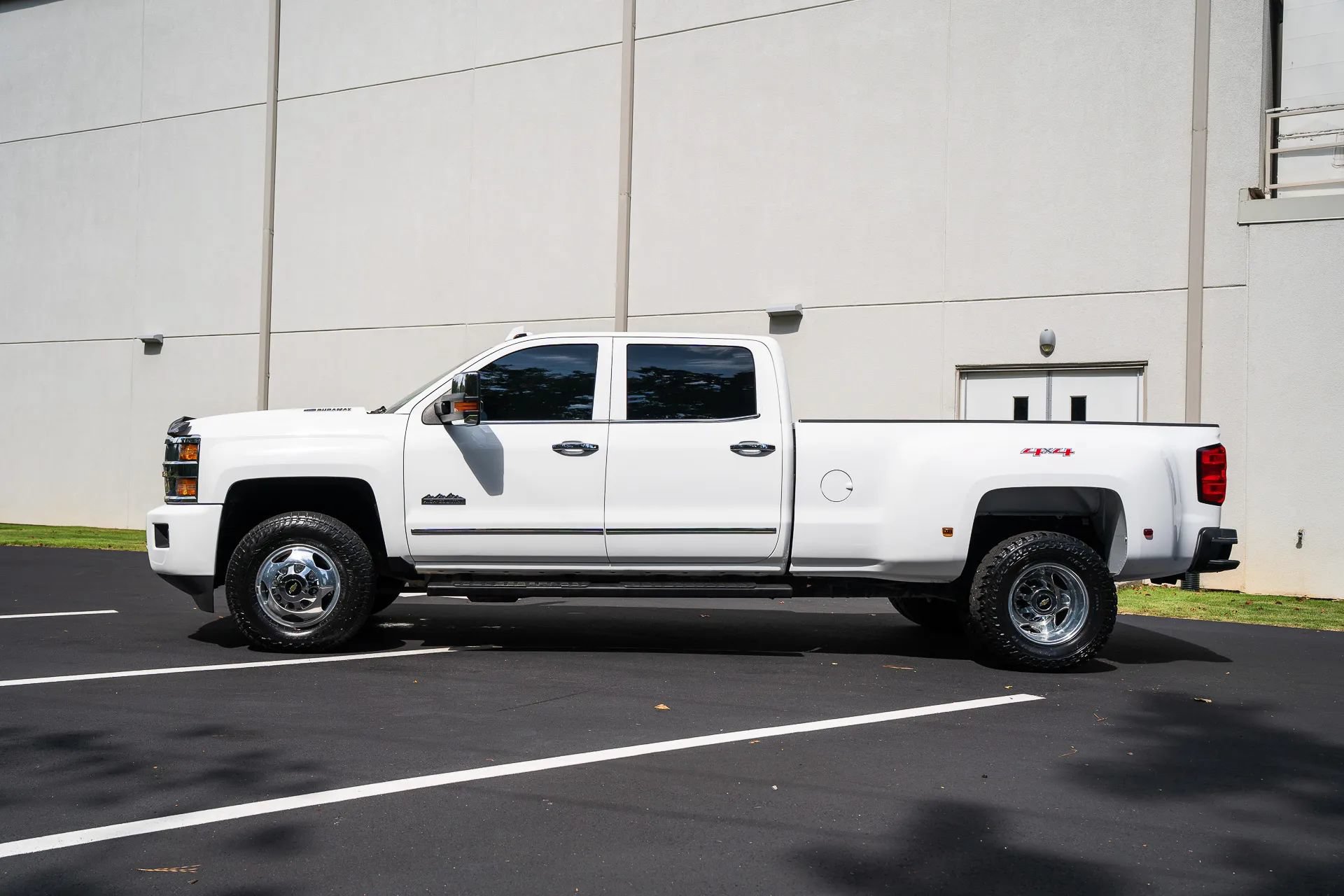 Used 2016 Chevrolet Silverado 3500 High Country w/ Duramax Plus Package AWD/4WD image 4