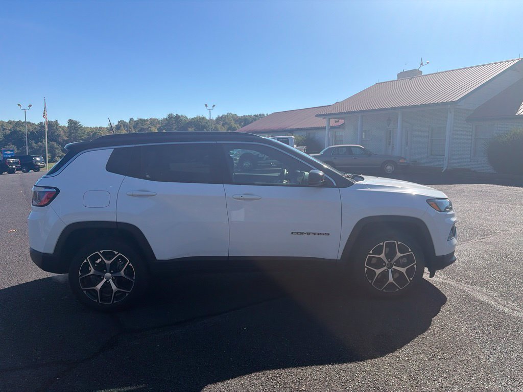 Used 2024 Jeep Compass Limited AWD/4WD image 11