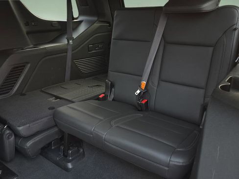 Used 2021 Chevrolet Tahoe Z71 w/ Z71 Signature Package image 17