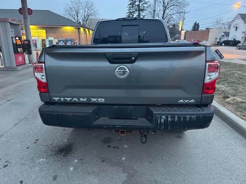 Used 2017 Nissan Titan SV image 5