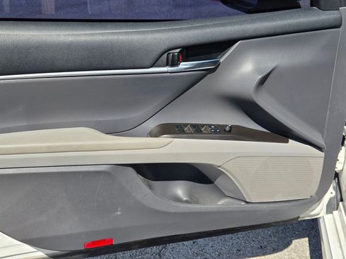 Used 2022 Toyota Camry SE FWD image 10
