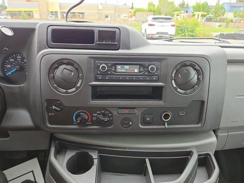 Used 2022 Ford E-450 and Econoline 450 Super Duty RWD image 21