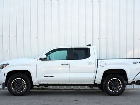 Used 2024 Toyota Tacoma TRD Sport w/ TRD Sport Premium Package image 9