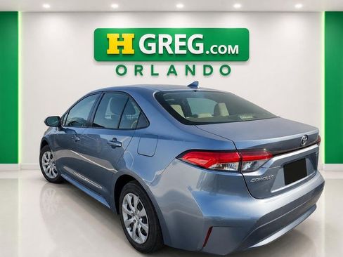 Used 2021 Toyota Corolla LE FWD image 2