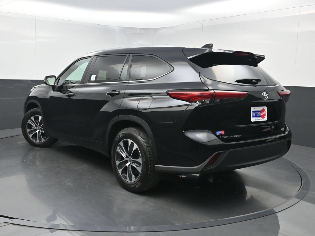 Used 2023 Toyota Highlander XLE FWD image 26