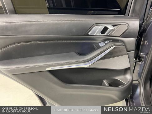 Used 2022 BMW X7 M50i w/ Luxury Seating Package AWD/4WD image 20