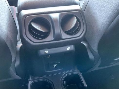 Used 2025 Jeep Wrangler Unlimited Rubicon w/ Convenience Group AWD/4WD image 25