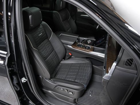 Used 2025 Cadillac Escalade Sport Platinum AWD/4WD image 25
