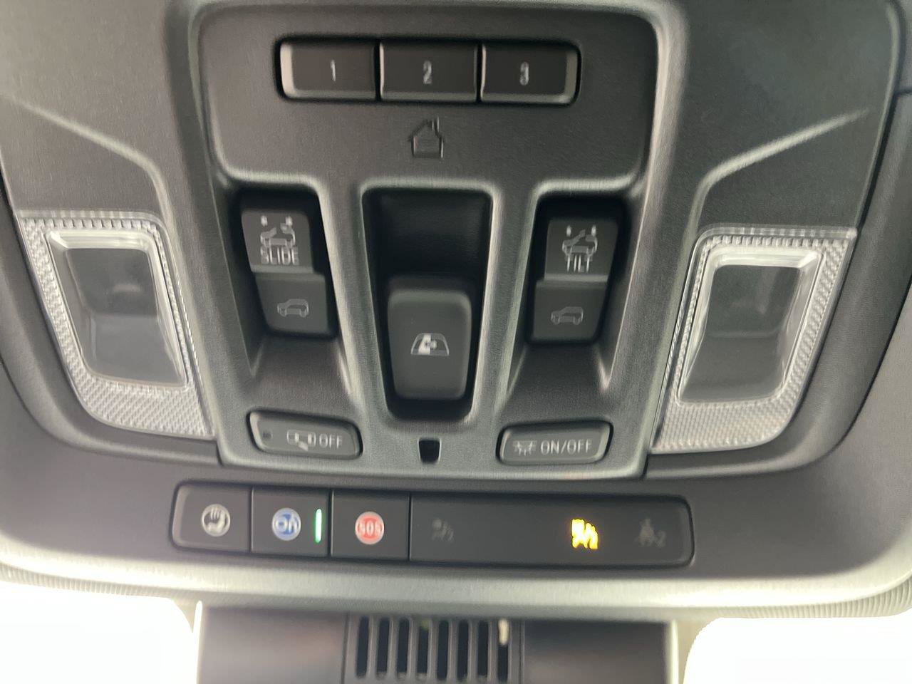 Certified 2025 GMC Sierra 1500 AT4 w/ Technology Package AWD/4WD image 31