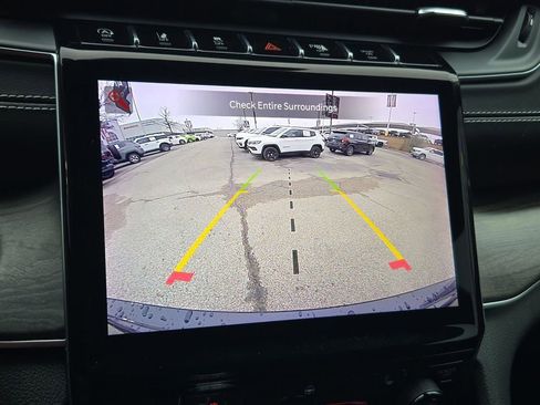 Used 2023 Jeep Grand Cherokee Limited image 34