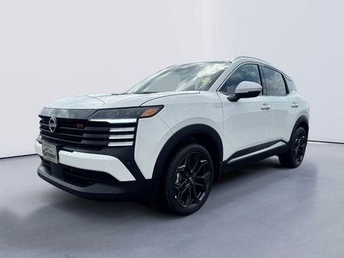 New 2025 Nissan Kicks SR w/ SR Premium Package image 2