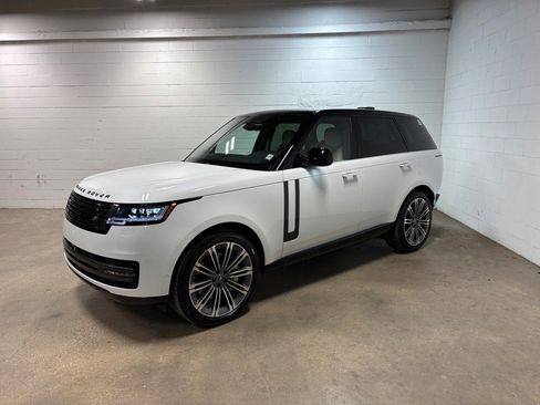 New 2025 Land Rover Range Rover SE image 1