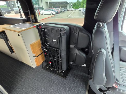Used 2025 Mercedes-Benz Sprinter 2500 image 32