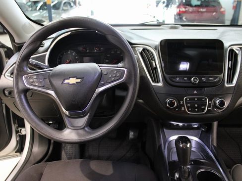Used 2019 Chevrolet Malibu LT image 18