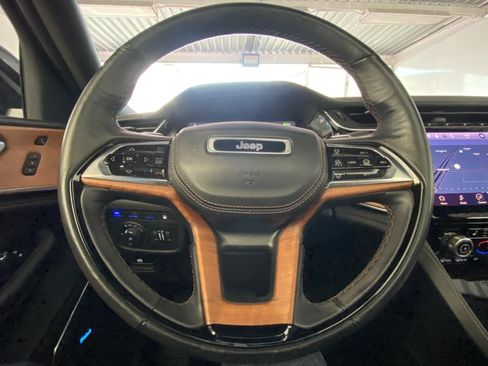 Used 2022 Jeep Grand Cherokee Summit AWD/4WD image 32
