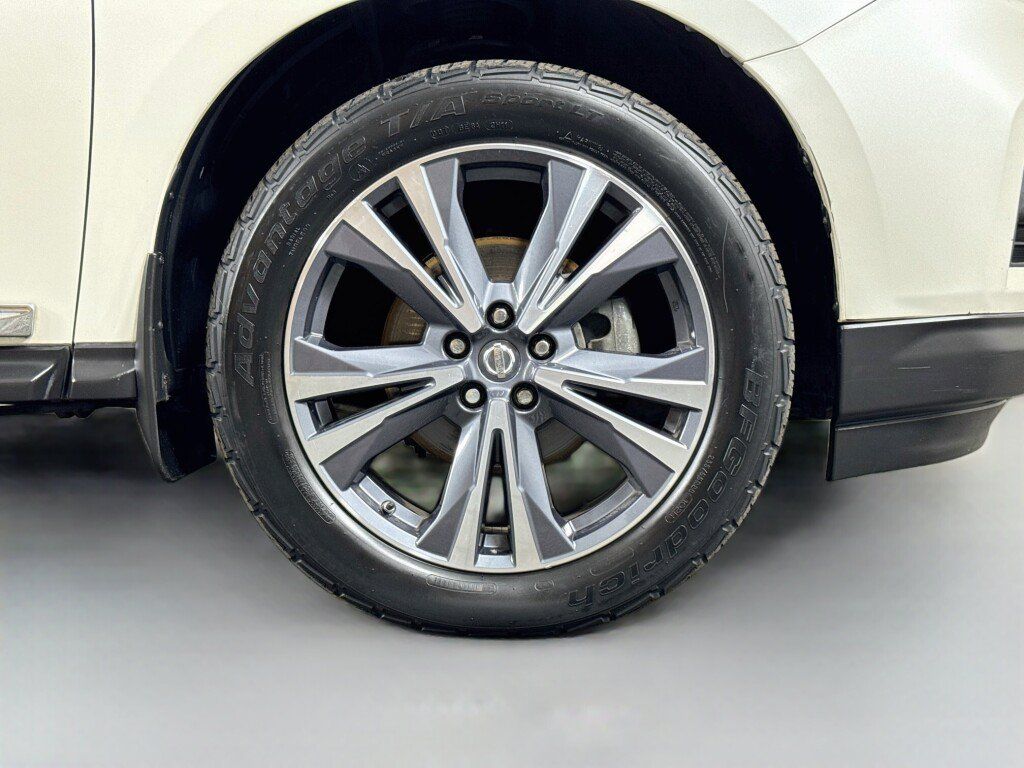 Used 2017 Nissan Pathfinder Platinum AWD/4WD image 57
