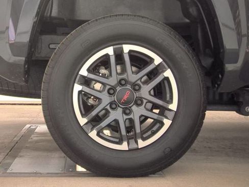 Used 2024 Toyota Tacoma TRD Sport w/ TRD Sport Upgrade Package AWD/4WD image 19