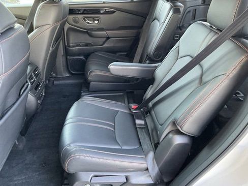 Used 2025 Honda Pilot TrailSport image 14