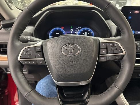 Used 2025 Toyota Grand Highlander AWD image 25