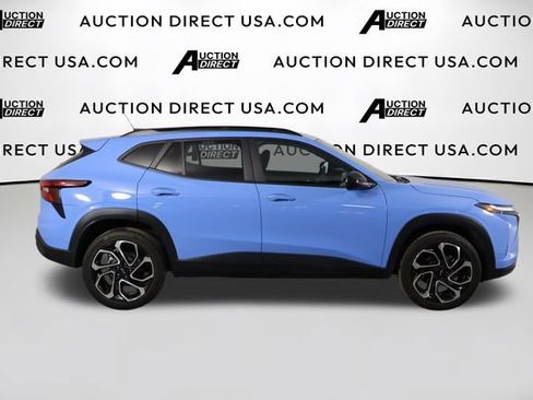 Used 2024 Chevrolet Trax RS w/ Sunroof Package FWD image 41