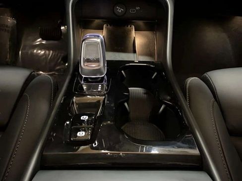 Used 2025 Volvo XC40 B5 Plus image 49