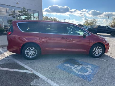 New 2026 Chrysler Pacifica Select image 35
