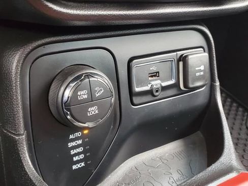 Used 2016 Jeep Renegade Trailhawk image 28