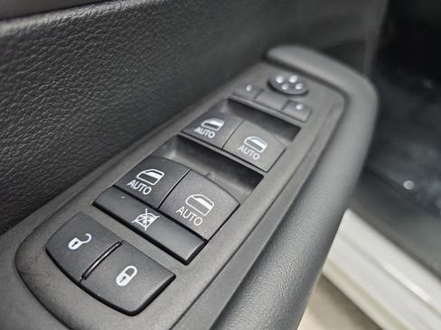 Used 2025 Chrysler Pacifica Select FWD image 26
