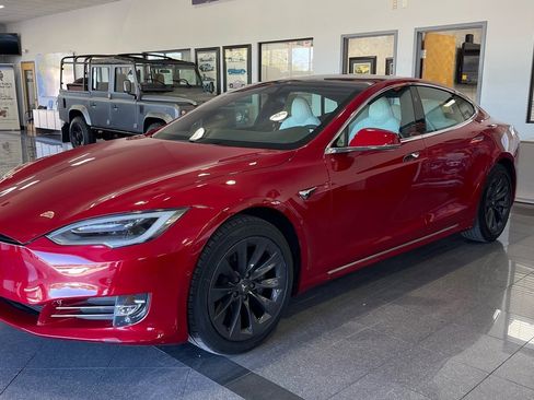 Used 2020 Tesla Model S Long Range Plus image 1