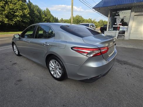 Used 2018 Toyota Camry LE FWD image 4