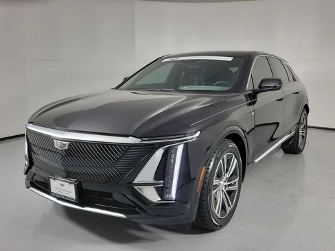 Used 2024 Cadillac Lyriq Luxury RWD image 2