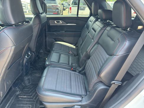 Used 2025 Ford Explorer ST-Line RWD image 9
